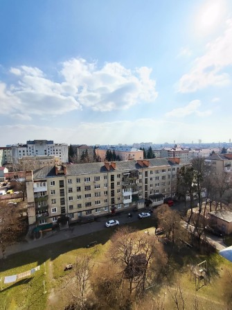 Простора (55 кв.м.) двокімнатна квартира! - фото 1