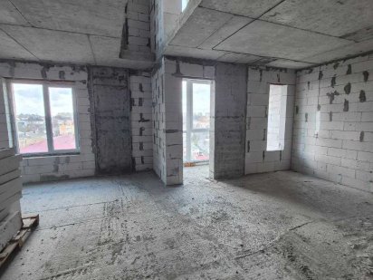 продаж дворівневої квартири в новобудові, центр міста Умань