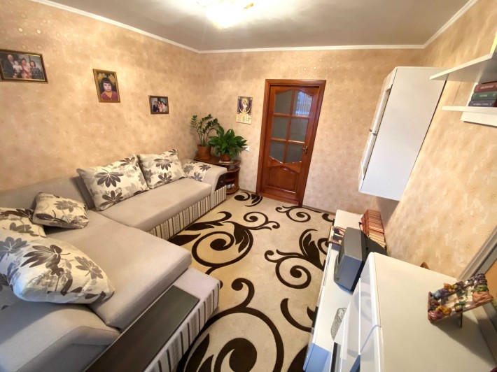 Продається простора 3к квартира на Виставці, вулиця Перемоги 
ID:38233 - фото 1