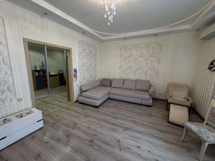 Однокімнатна квартира. 52м2. Біля ЦУМу. Ремонт. Укомплектована - фото 1