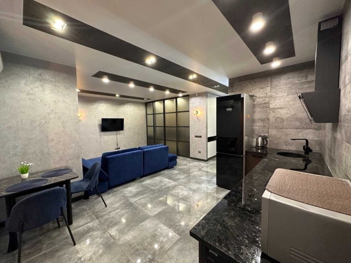 Сдам свою 1к.кв, 50м! Новострой, метро Защитников Украины - фото 1