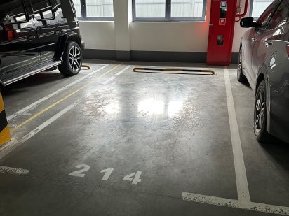 Паркомісце коновальця 26а Скай лайн Киев