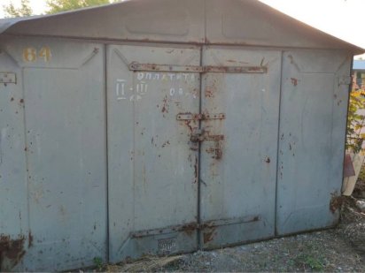 Металевий гараж біля горбатого мосту Біла Церква