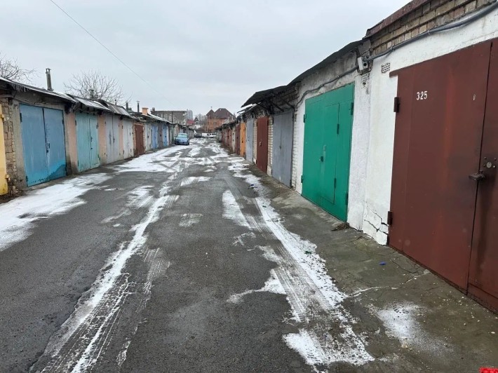 Продам гараж ГСК- 5 ,вул Пирогова .Можно під бусік - фото 1