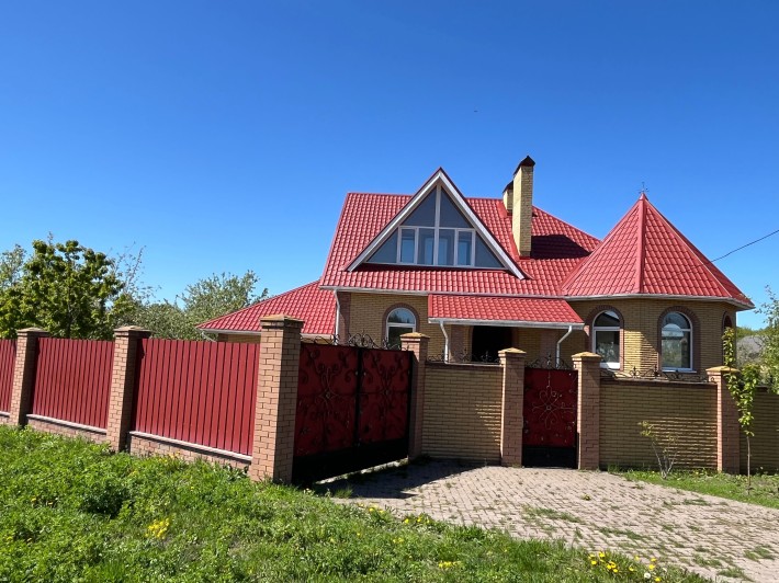Новий затишний будинок у місті Глухові - фото 1