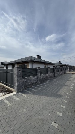 Кирпичный одноэтажный дом. Газовое отопление и городские коммуникации. - фото 1