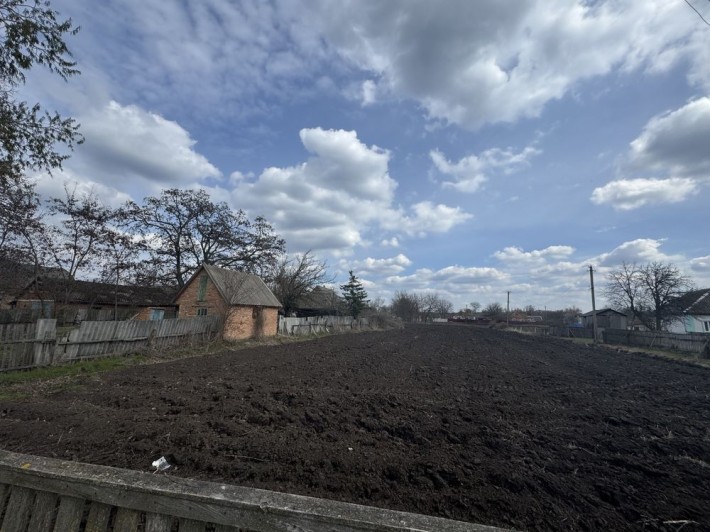Будинок та земельна ділянка - фото 1