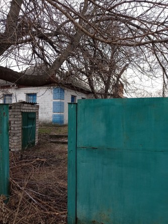 Продам хату,участок 6соток землі ,без постройок,єсть погріб. - фото 1