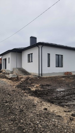 Будинок в сучасному та новому містечку з хорошим плануванням - фото 1