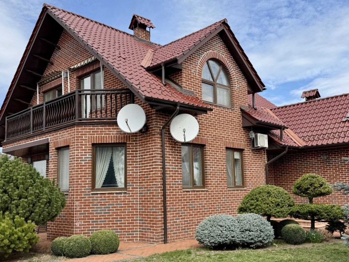 Продаємо будинок з басейном та великою ділянкою біля річки - фото 1