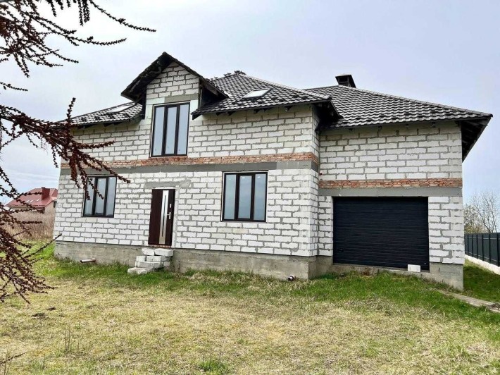 Продам cучасний будинок в передмісті Луцька (с. Струмівка) біля лісу! - фото 1
