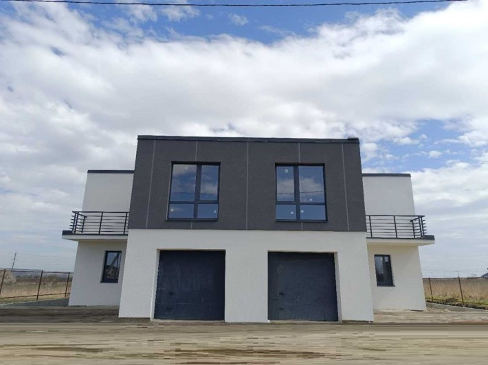 Продаж готового до ремонту дуплекса -  170м2, та з ділянкою 5сот. - фото 1