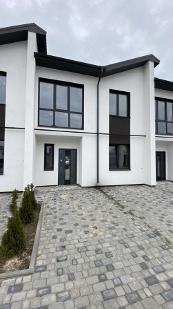 Продаж готового таунхауса в Крихівцях з комунікаціями - фото 1