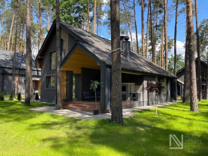 Двоповерховий будинок в стилі шале КМ Green Lake Білогородка Бобриця - фото 1