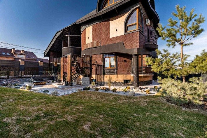 Ексклюзивний будинок у Лісниках (район Стежки) 500 м2 - фото 1