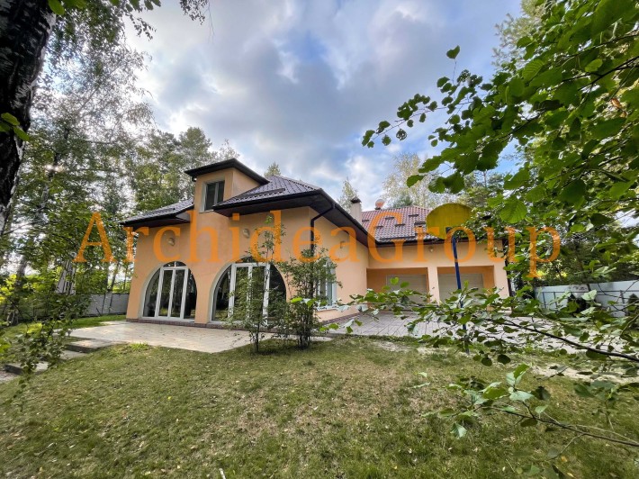 Відмінний 2-х пов. будинок у с. Підгірці 403 м2 у закритій територіі - фото 1