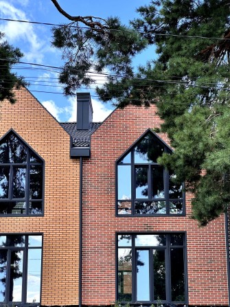 Таун 90 м². Газифіковано. Клінкерний фасад. Кремоблок. - фото 1