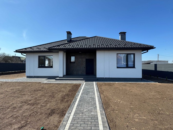 Продаж нового будинку з ремонтом на ділянці 13 соток, 15 хв від Києва. - фото 1