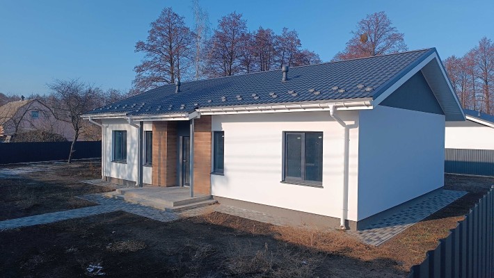 Продаж одноповерхового будинку 109 м2 в центрі с. Зазим'я. (без %) - фото 1