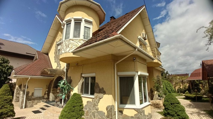 Маєток з критим басейном,поряд з лісом,в затишному місці.с.Мила - фото 1