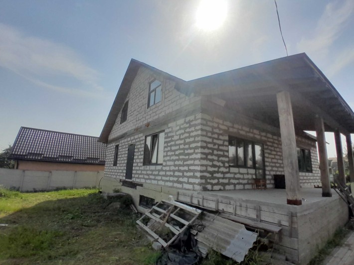 Готовий будинок в центрі, з підвалом. Ділянка 10 соток. Газ по вулиці - фото 1