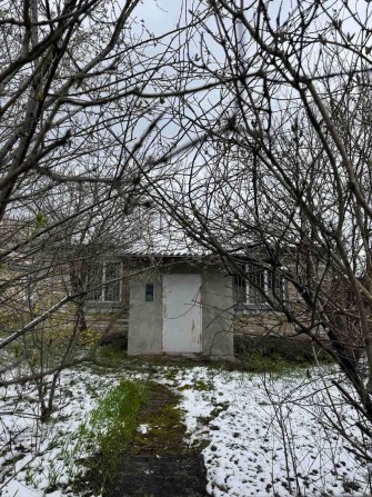 Продаж ділянки з будинком у центрі села.Електричка поруч. - фото 1