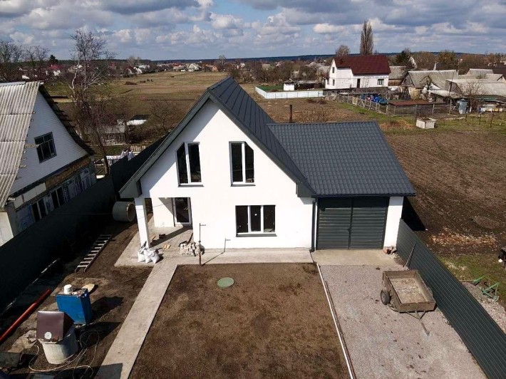 Сучасний новий будинок 150м2 з гаражем під 2 автомобіля біля лісу - фото 1