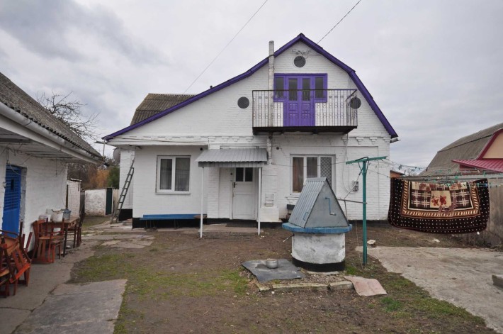 Будинок в центрі с. Фурси біля річки! - фото 1