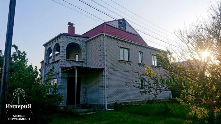 Продам большой дом в Центре Шкаровки. - фото 1