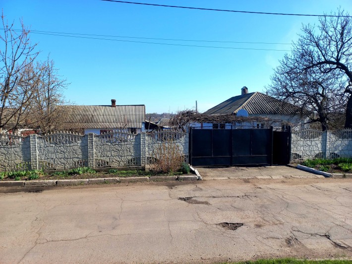Продам будинок у м. Новоукраїнка Кіровоградської обл - фото 1