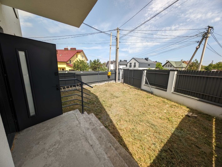 Продам 3 поверховий Танхфус смт. Рудне - фото 1