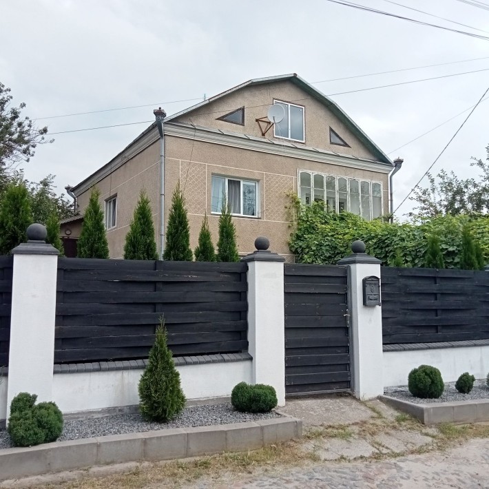 Продам будинок в центрі м.Острог - фото 1