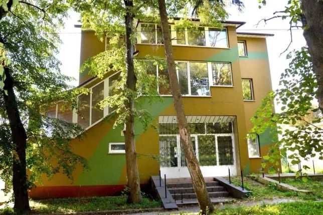 Будинок з комерційним приміщенням на першому поверсі - фото 1