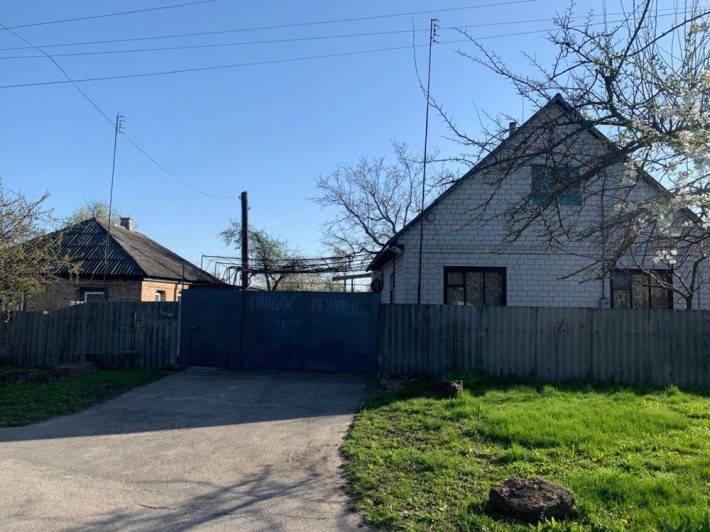 Будинок з господарськими будівлями м. Чигирин - фото 1
