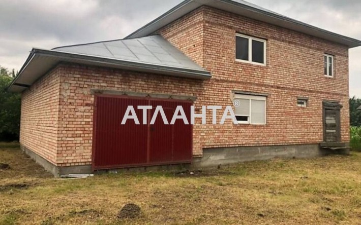 Двоповерховий будинок біля Чернівців - фото 1