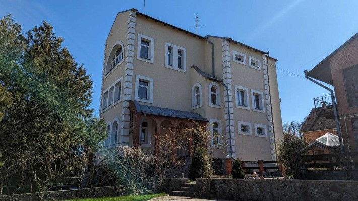 Продається добротний будинок в Центрі! Для великої родини - фото 1