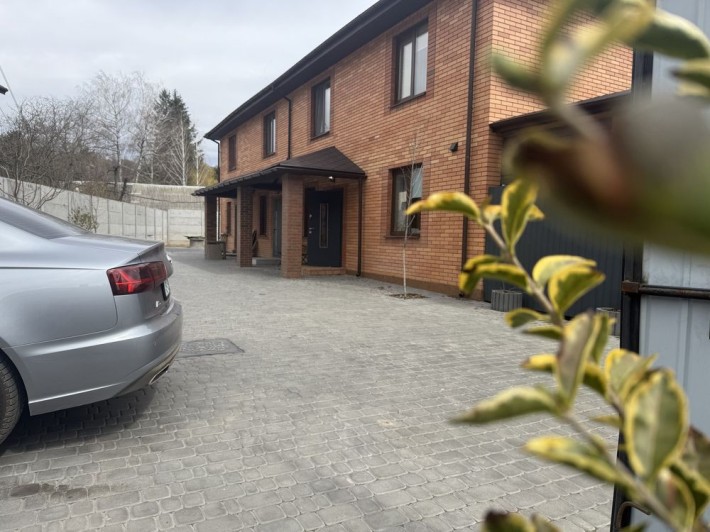 Продам таунхаус з ремонтом  ТОП локація - фото 1