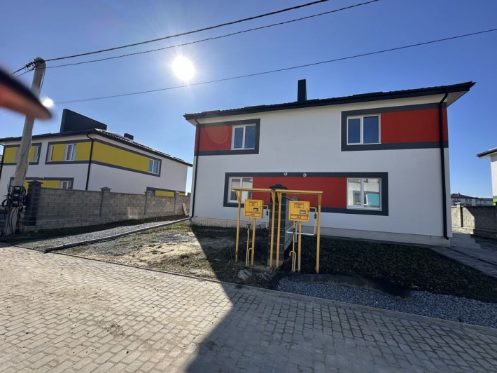 Котедж з міськими комунікаціями в місті - фото 1
