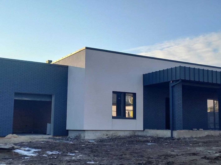 Продаж будинку з гаражем на міськими комунікаціями - фото 1