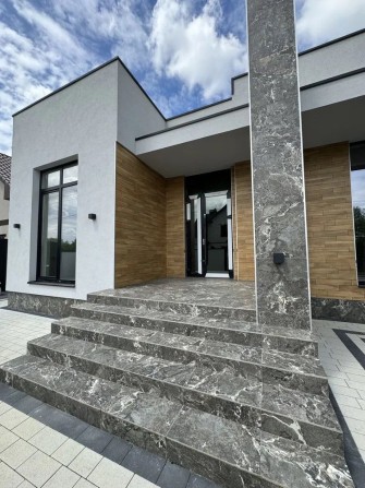 Продаж сучасного будинку з панорамники вікнами - фото 1