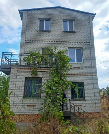 3-х этажный дом,дача и участок 10соток  Старая Андреевка - фото 1