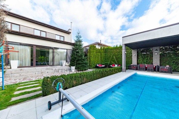 Продам дом 221м2 в Киеве, Нивки, Подольский район, ГЕНЕРАТОР, бассейн - фото 1