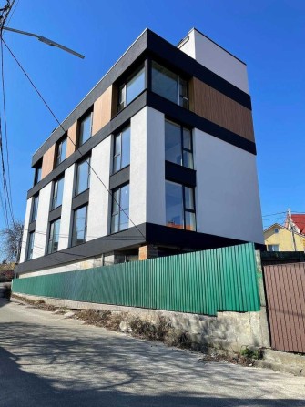 Дуплекс преміум класу з панорамою Києва, гаражем та сучасним фасадом - фото 1