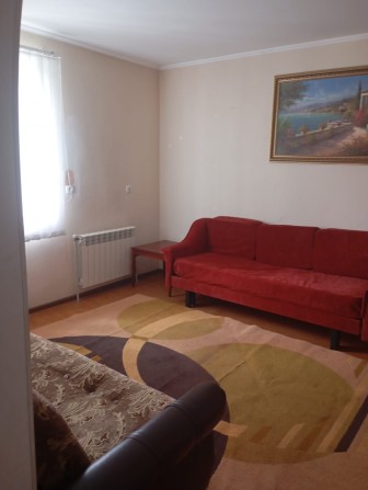 Здам  2.ну.  кв.   в центрі з  а/о. В  будинку. Е місце під авто. - фото 1