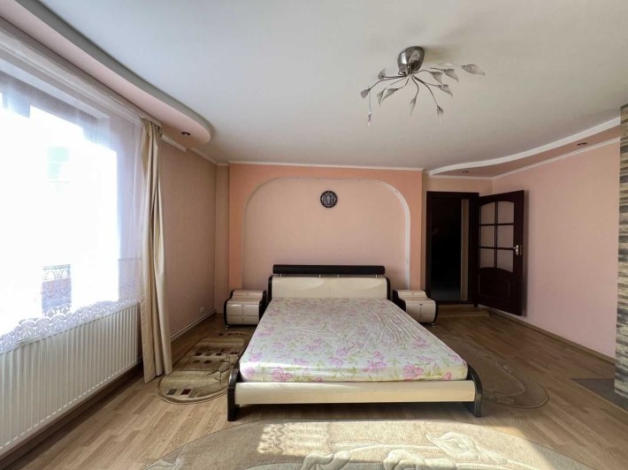 Велика 3к квартира в самому центрі з паркомісцем - фото 1