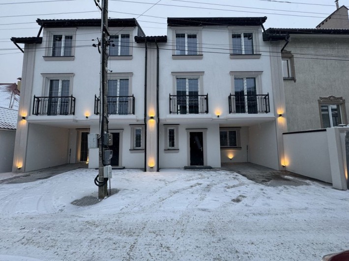 Продаж котедж вул. Виговського, два поверхи, заг.пл.270м.кв. - фото 1
