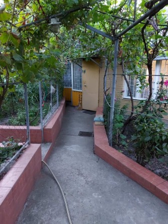 Продаю дом по улице   Троицкий, со в/у, разделён на 2 входа, земля при - фото 1