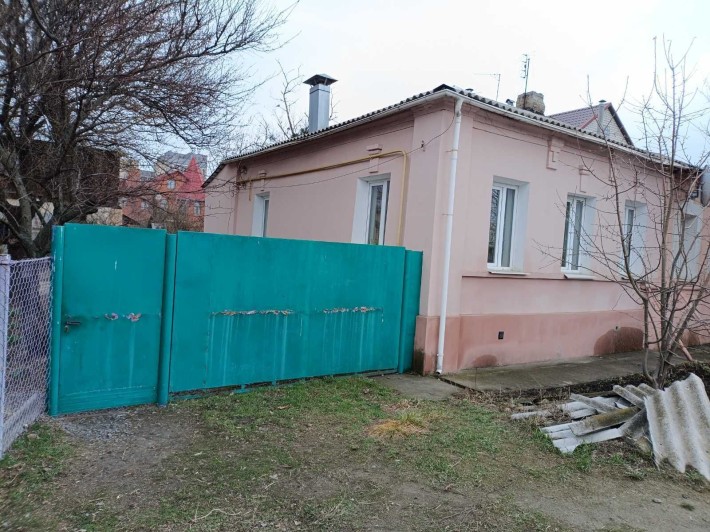 Продам полдома в центре города - фото 1