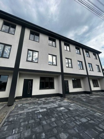 Продається триповерховий таунхаус 115 м² у зручній локації - фото 1