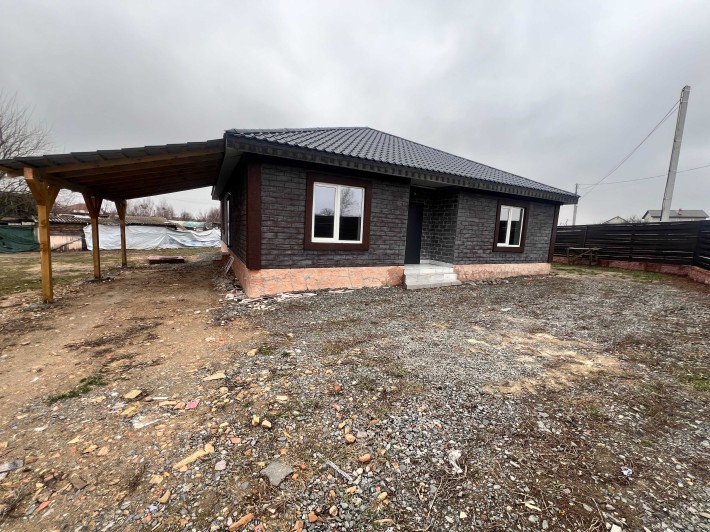 Продаж окремого одноповерхового будинку з ремонтом біля Озера - фото 1